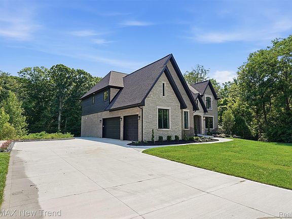 4th image of 28943 Wintergreen Dr