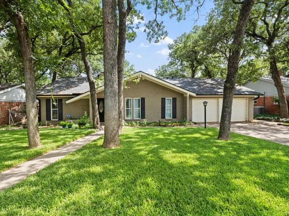 1217 W Redbud Dr, Hurst, TX 76053