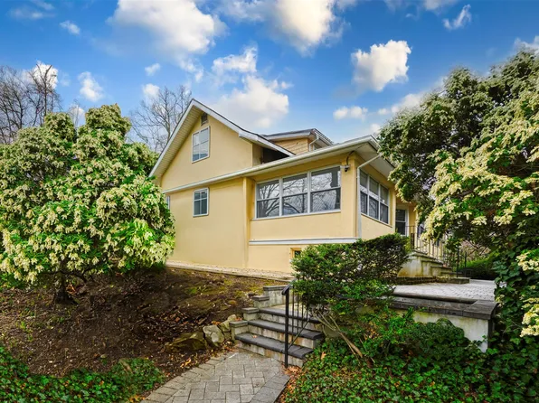 26 Windsor Road, Great Neck, NY 11021