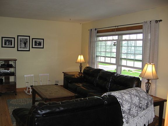 3rd image of 328 Dorchester Ln