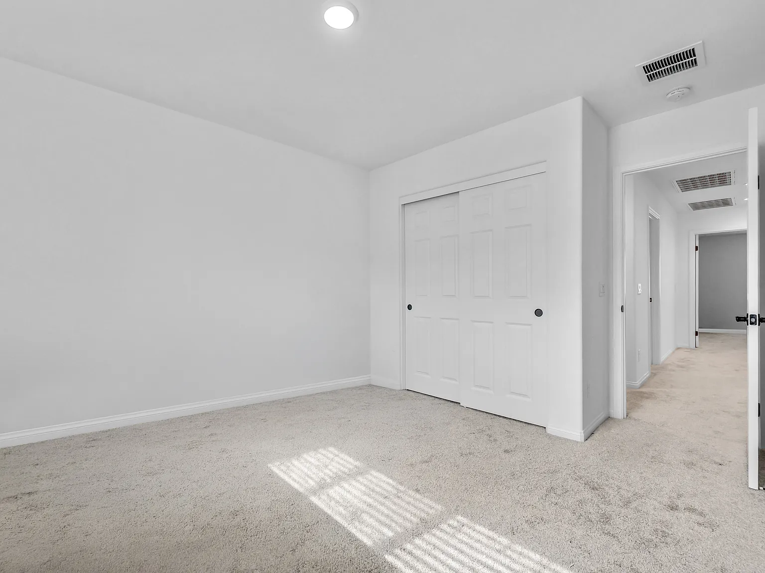 4 bed, 2010 sqft, $4,200 — Photo 4