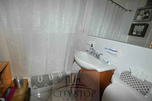 Rented by City Stop Realty | media 11