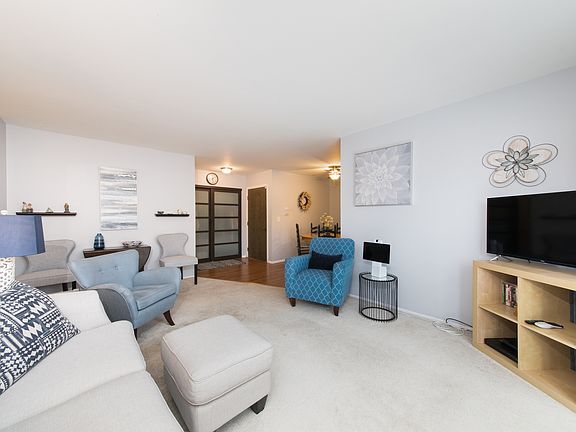 3rd image of 403 Sandalwood Ln APT D2