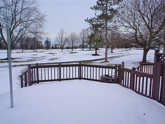3rd image of 8 Pinegrove Park