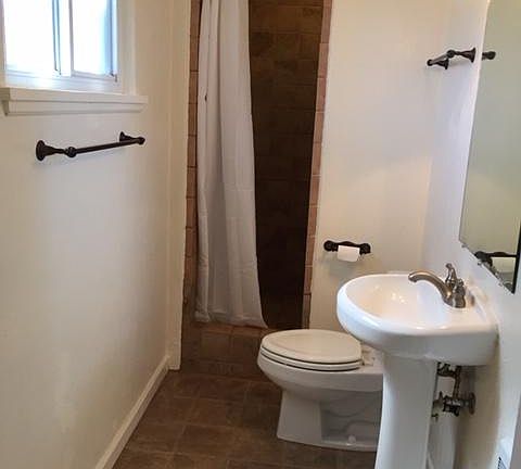 4th image of 203 Alamo Dr #A