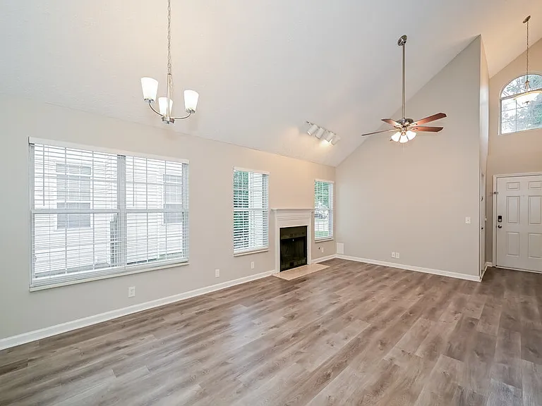 3521 Glenfalls Dr — Photo 5