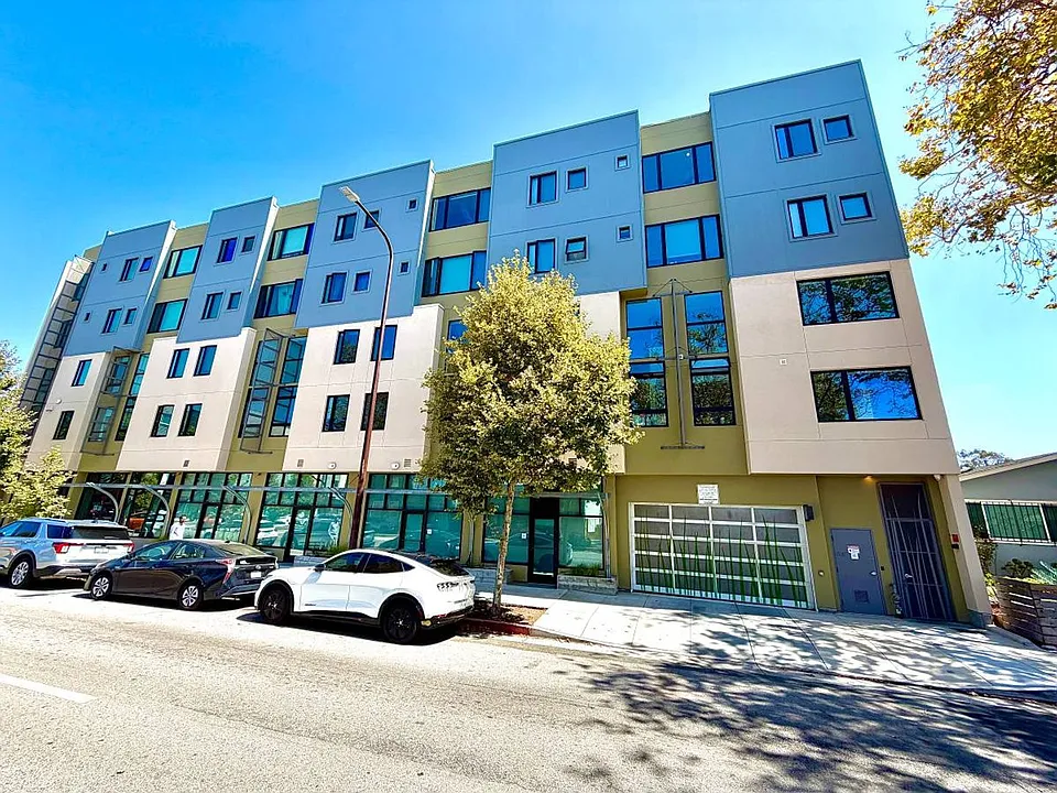 2747 San Pablo Ave #203