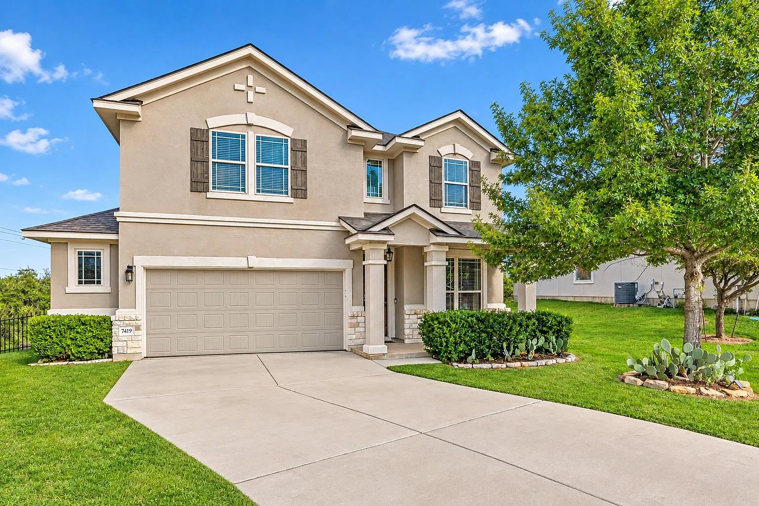 3 bed, 2.5 bath, 2276 sqft, $2,850 — Photo 1