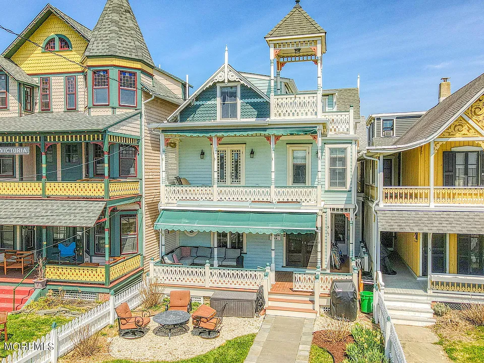 5 1/2 Embury Ave