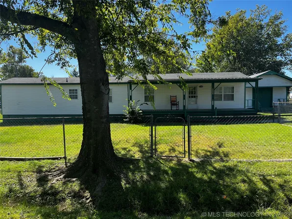 808 NE 6th St, Wagoner, OK 74467
