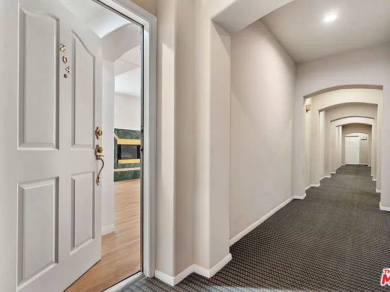 8646 W Olympic Blvd #204 — Photo 2