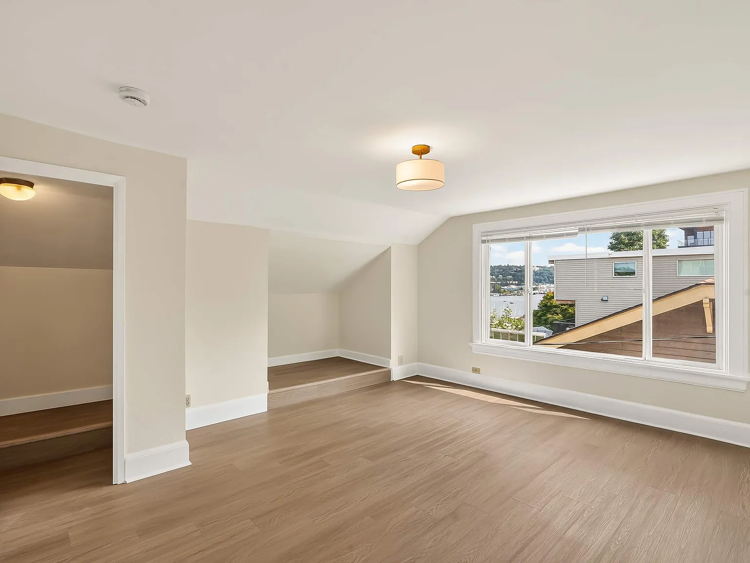 2 bed, 2.5 bath, 2700 sqft, $6,500 — Photo 3