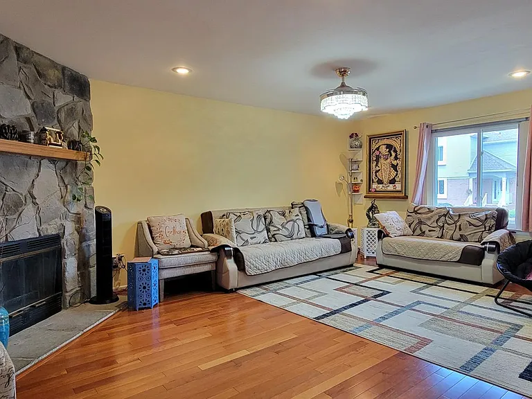 13 Linda Ct — Photo 2