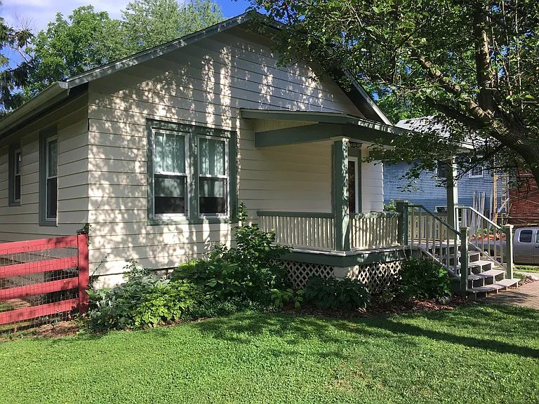 9536 Main St — Photo 1
