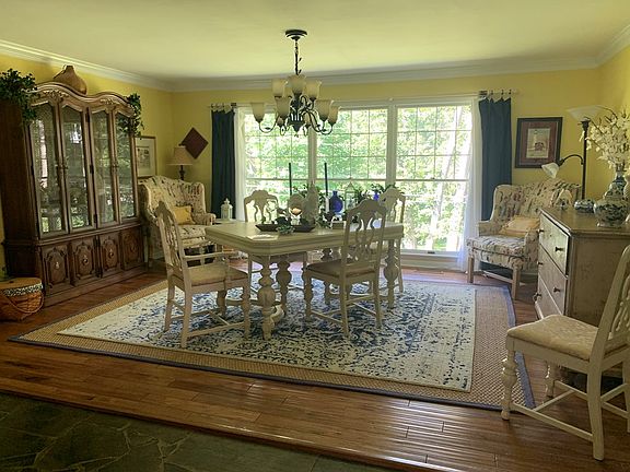 3rd image of 696 Dogwood Ln