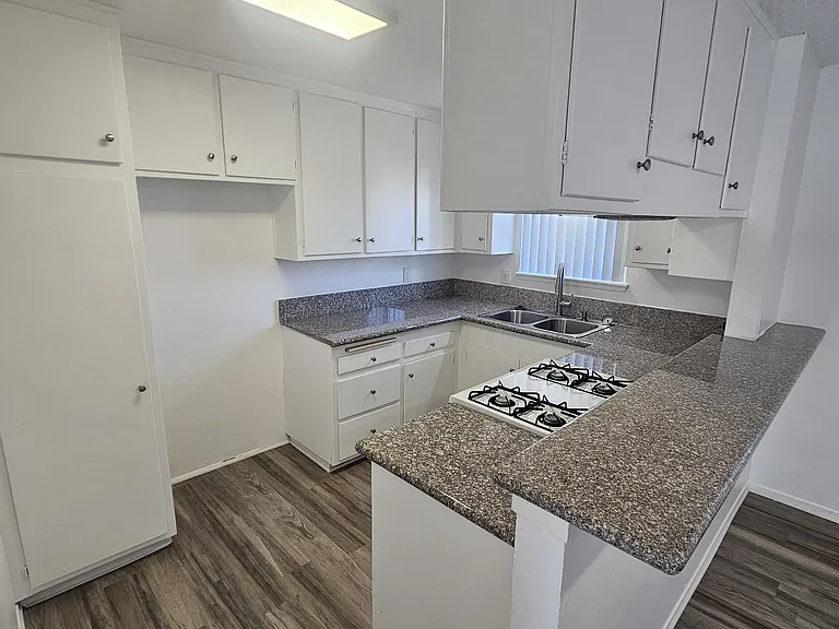 Riverglen Apartments — Photo 14