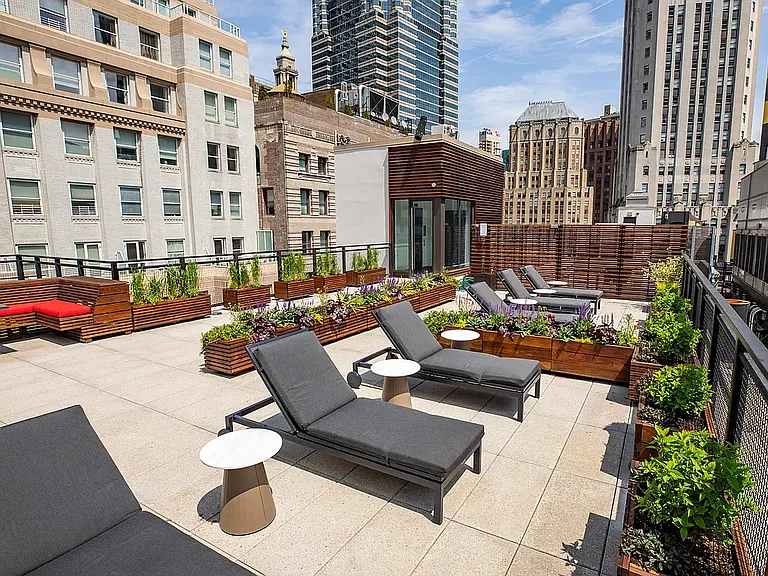 25 Broad St #8G — Photo 6