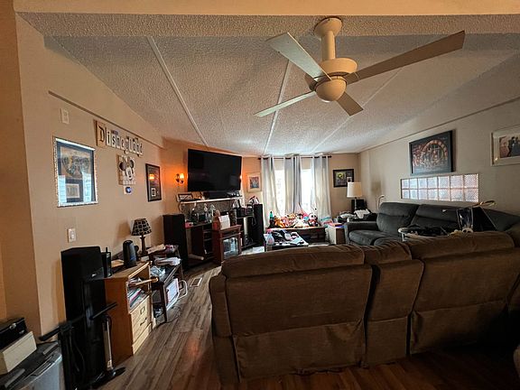 2nd image of 302 Arapaho Trl