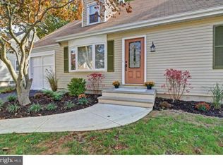422 Greenway Ave, Ewing, NJ 08618