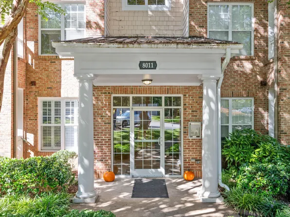 8011 Allyns Landing Way APT 302, Raleigh, NC 27615
