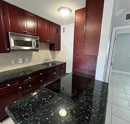 2nd image of 1311 NE 18th St APT 107