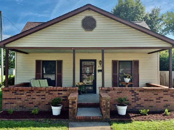 317 E Franklin St, Du Quoin, IL 62832