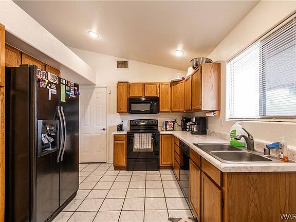 4th image of 3329 N Yuma St
