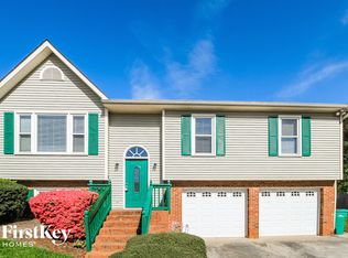 1516 Lewisburg Pointe Dr, Clemmons, NC 27012