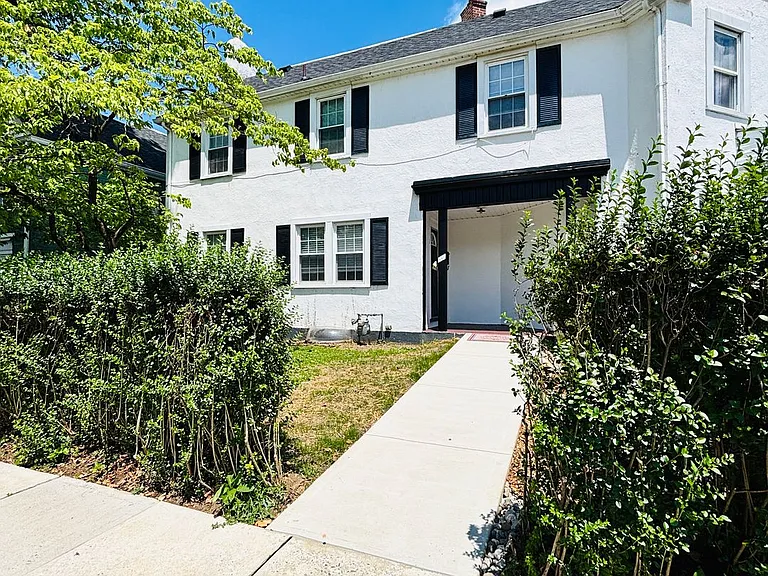 551 Park Pl — Photo 1