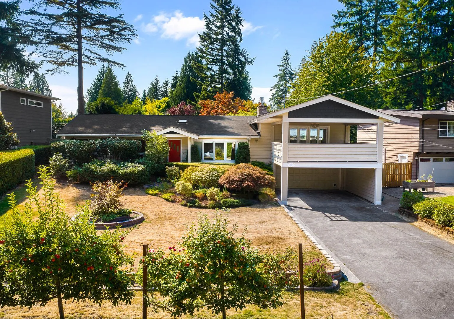 Spacious 3BR South Juanita Home with Vaulted Ceilings & Bonus Spaces — Photo 1
