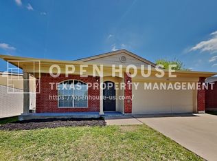 521 Hollyberry Dr, Mansfield, TX 76063