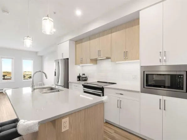 138 N Sage Valley Cmn NW #208, Calgary, AB T3R 1X8