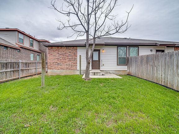 4th image of 618 Creekside Cir