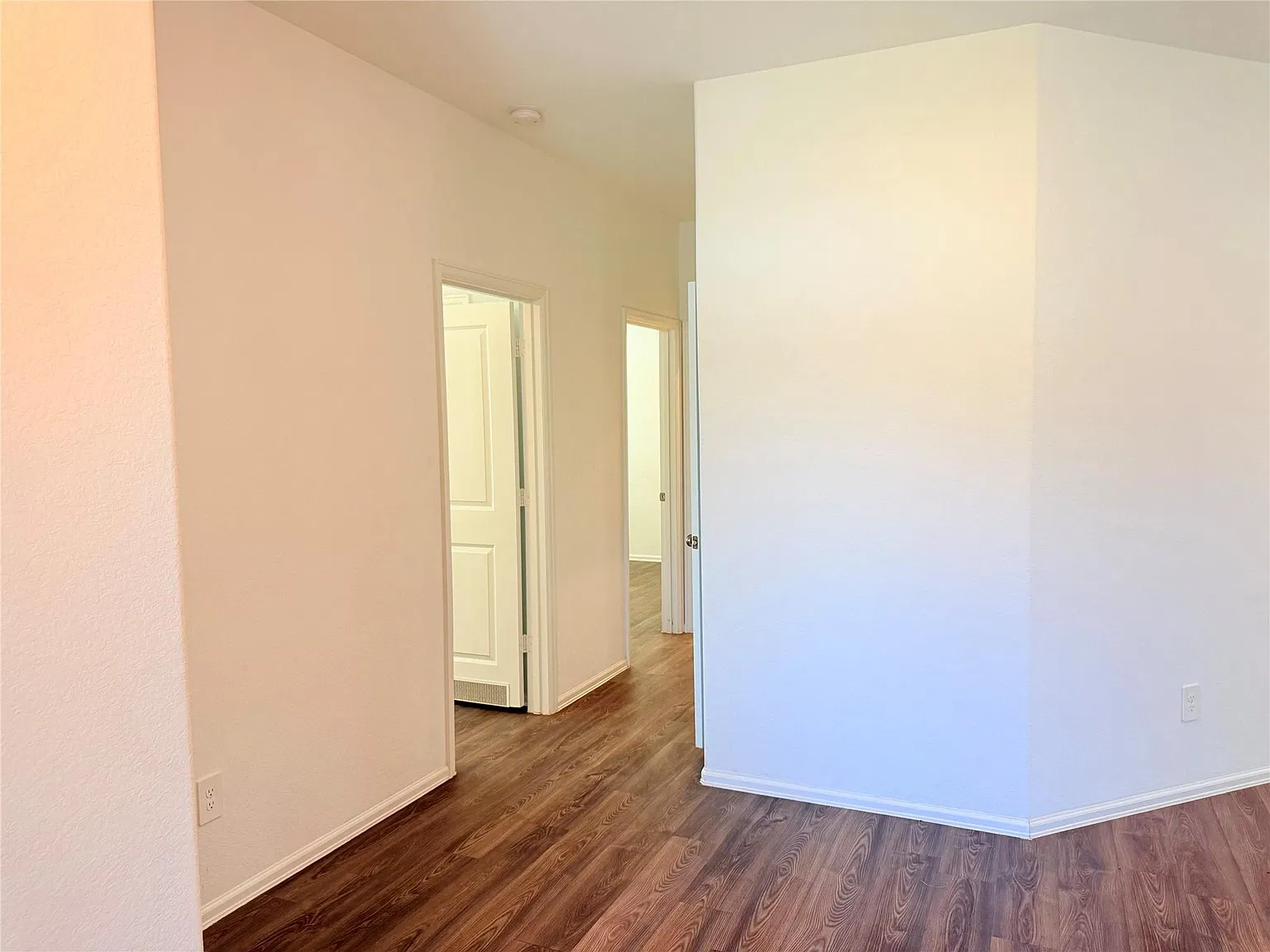4 bed, 2.0 bath, 1924 sqft, $2,290 — Photo 4