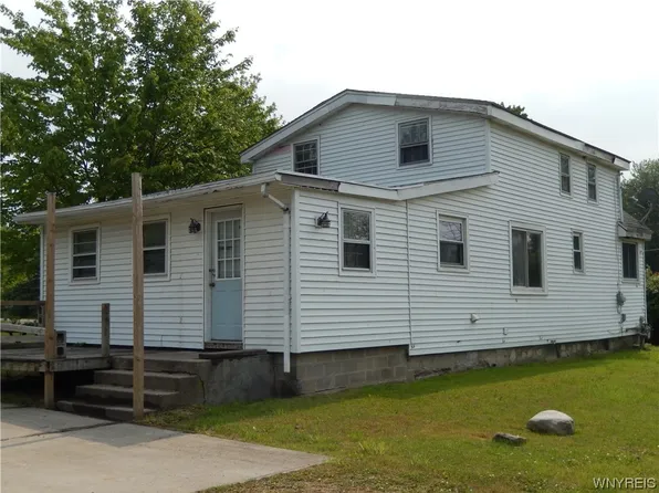 54 Railroad Ave, Angola, NY 14006