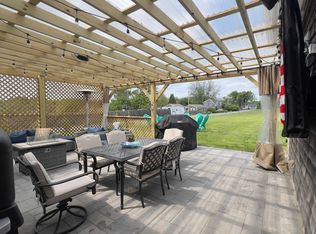 340 Old Mill Ln, Portsmouth, RI 02871