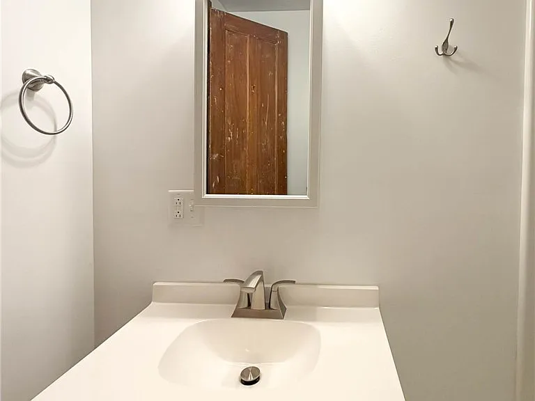 1015 White Pl — Photo 21