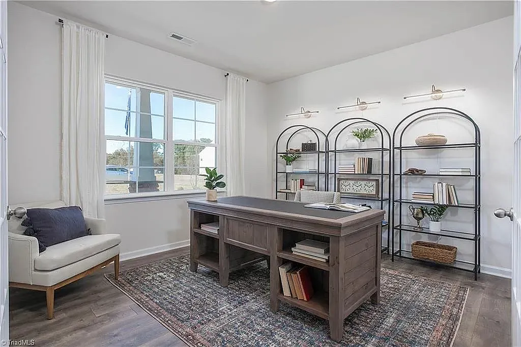 4 bed, 3.5 bath, 3108 sqft, $3,100 — Photo 3
