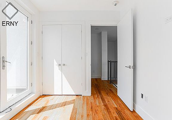 5th image of 662 E New York Ave #6D