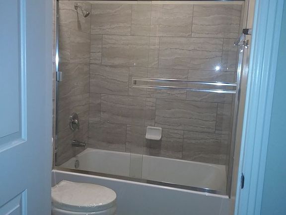 3rd image of 21825 Saticoy St APT 6