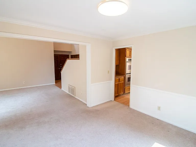 24435 SE 42nd Pl — Photo 8