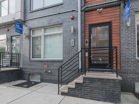 2nd image of 1630 Poplar St Unit 3