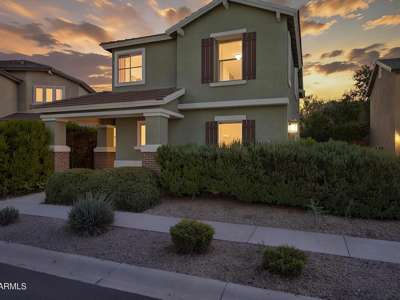 4 bed, 2.5 bath, 1733 sqft, $2,100 — Photo 2