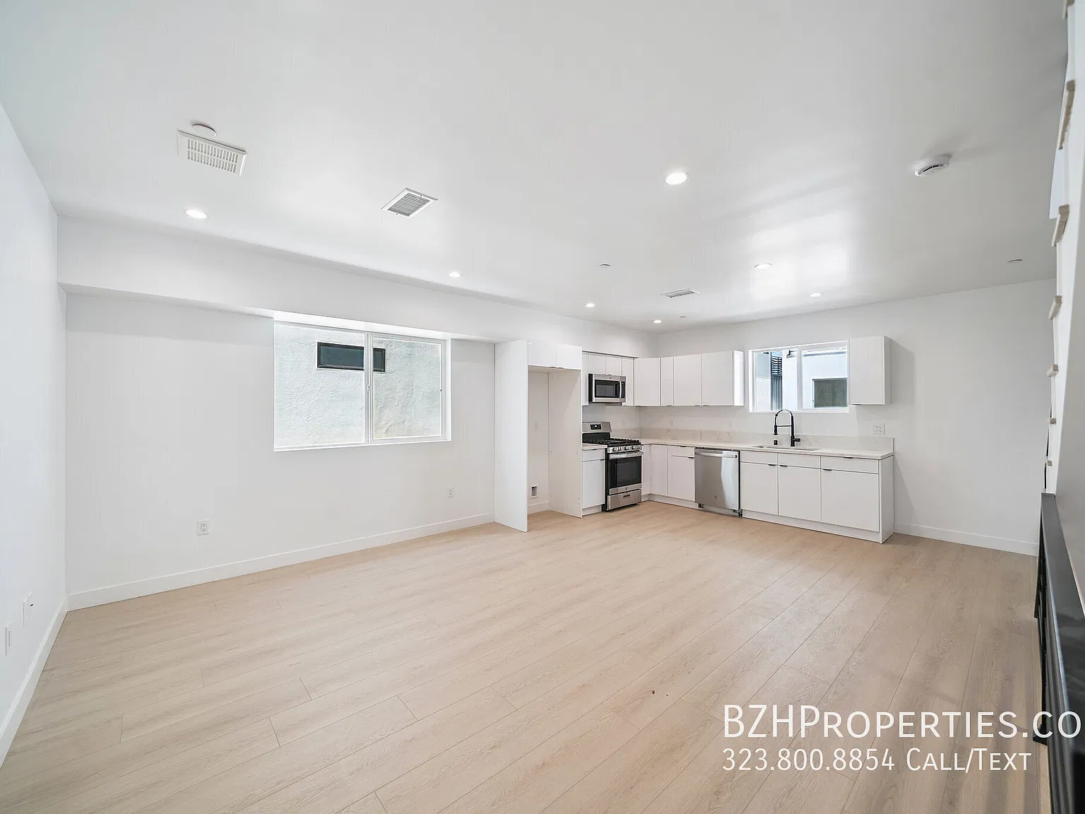 Modern Multi-Level Living with 3 Bathrooms & In-Unit Laundry — Photo 2