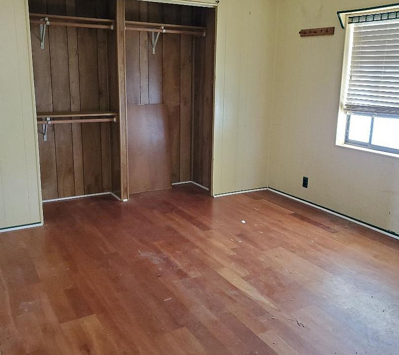 2nd image of 31870 Ruft Rd