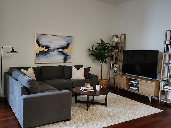 3rd image of 1101 Locust St #4C