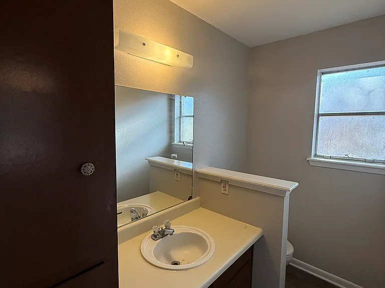 2214 Young Pl #B — Photo 6