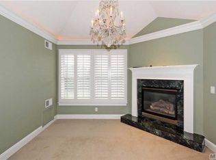 16 Old Bridge Ct, Melville, NY 11747