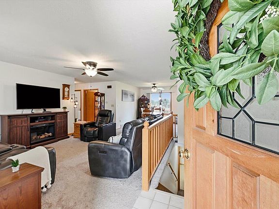 2nd image of 6 Hackett Dr