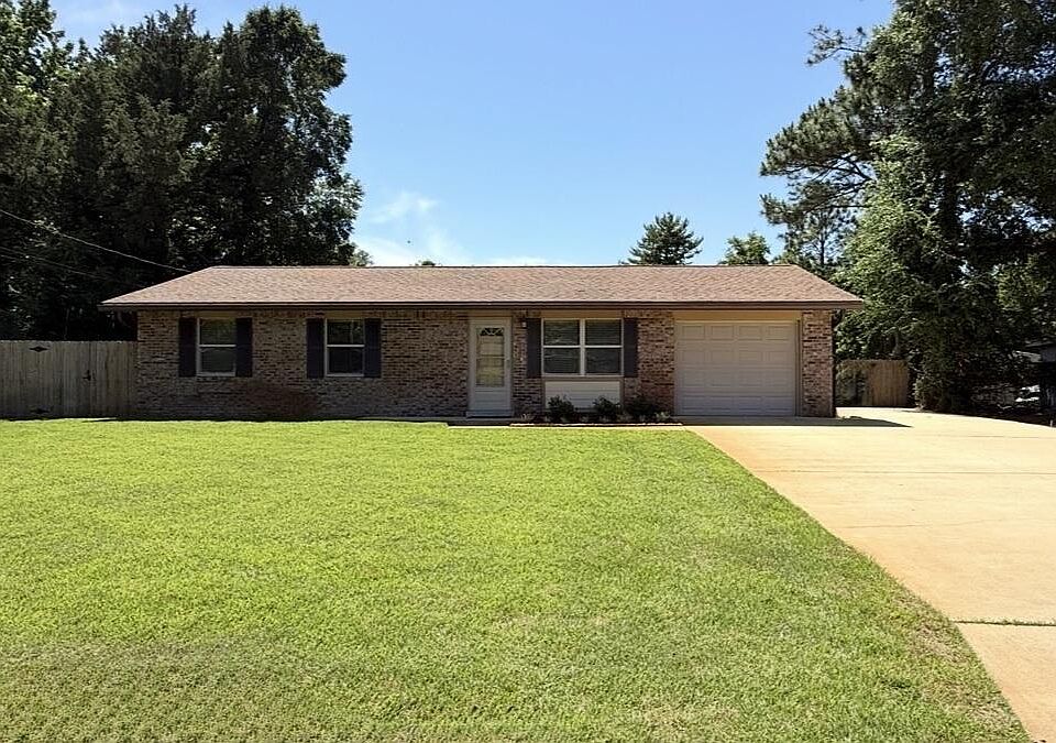1st image of 21 Mary Esther Dr